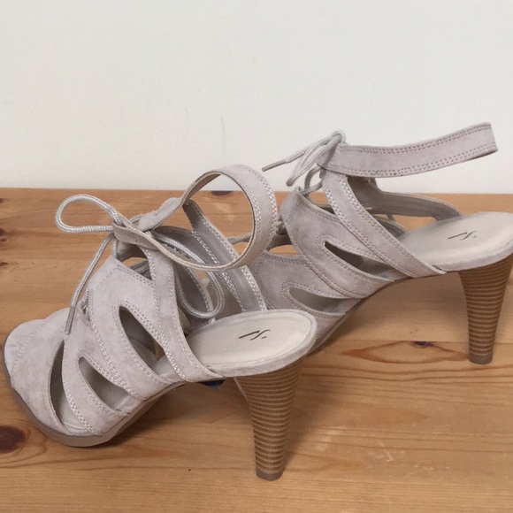 Vera Wang Shoes - 🎉SALE🎉New VeraWang Strappy 4” Heels